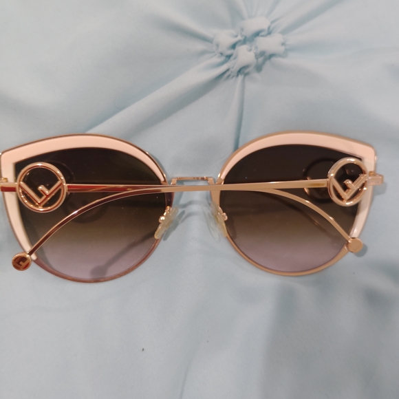 Fendi Cateye Stylish Pink Sunglasses - Picture 2 of 5